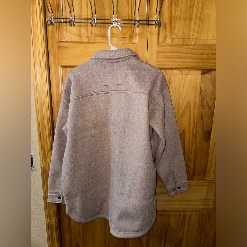 Carhartt Women’s loose fit brushed fleece shirt jacket, Mink colored, size Large - Picture 2 of 3